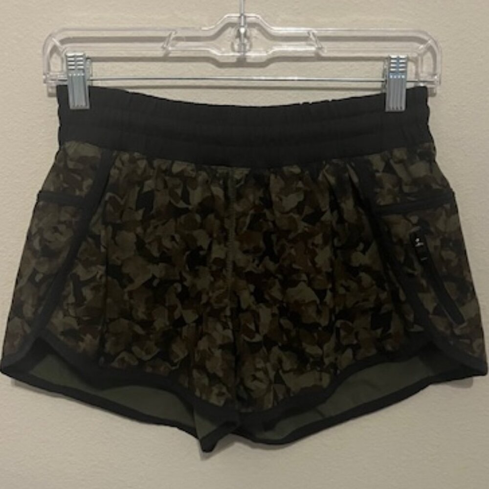 Lululemon low rise tracker shorts black green camo 6
